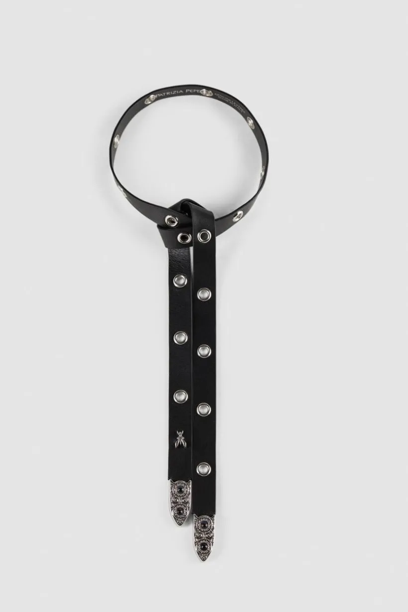 Chocker z metalowymi aplikacjami