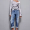 Niebieskie jeansy typu boyfriend z niskim stanem