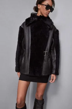 Oversizowa kurtka w stylu biker z futrem