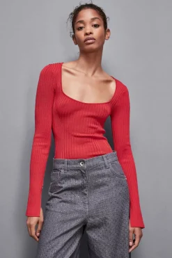 Sweterek z domieszką wiskozy w prążki