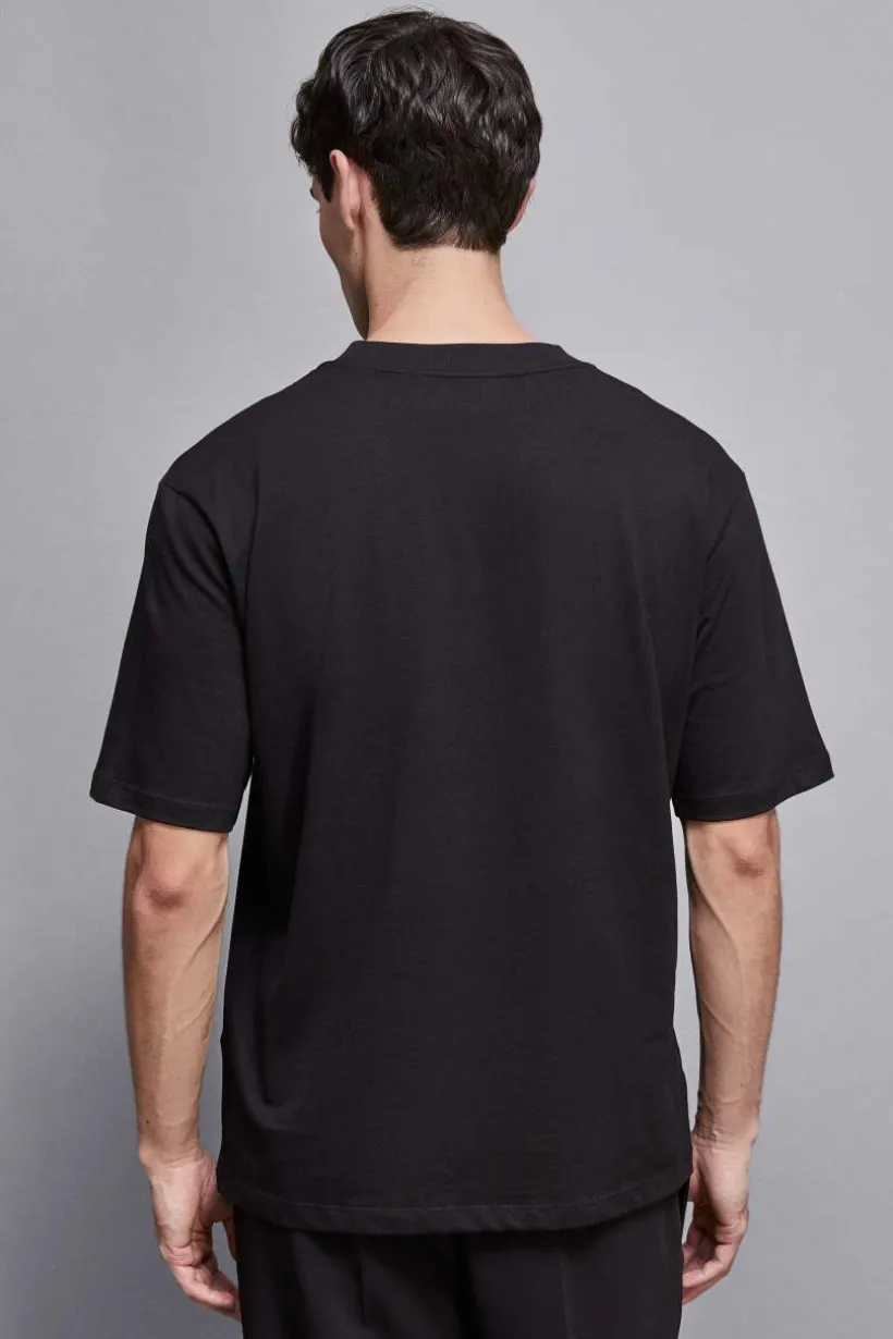 T-shirt z ćwiekami