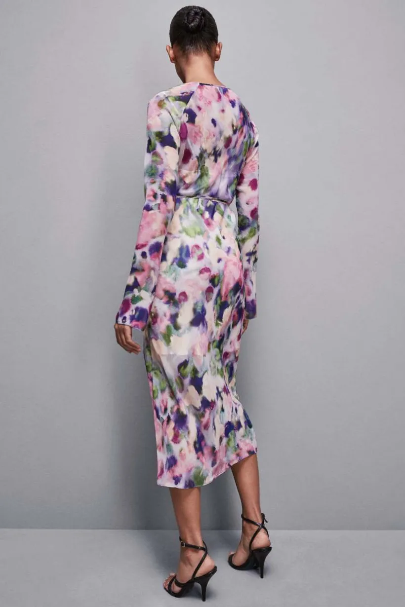 Wzorzysta sukienka midi z szyfonu